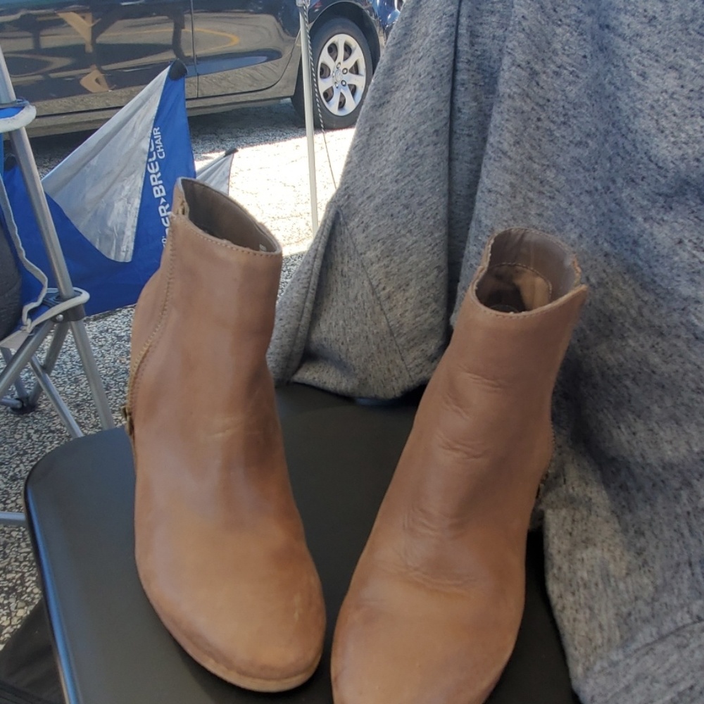 Crown vintage Women's booties